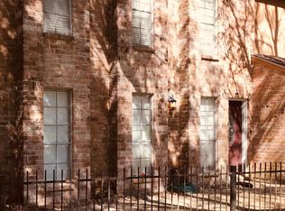27 E Castle Harbour Dr, Friendswood, TX 77546