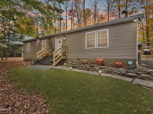 1090 Indian Dr, Lake Ariel, PA