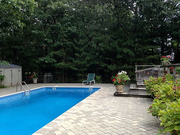 3rd image of 29 Wooded Oak Ln