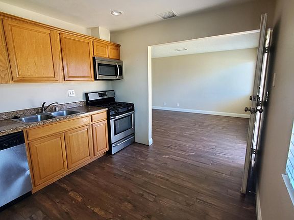 5th image of 33670 Avenue C