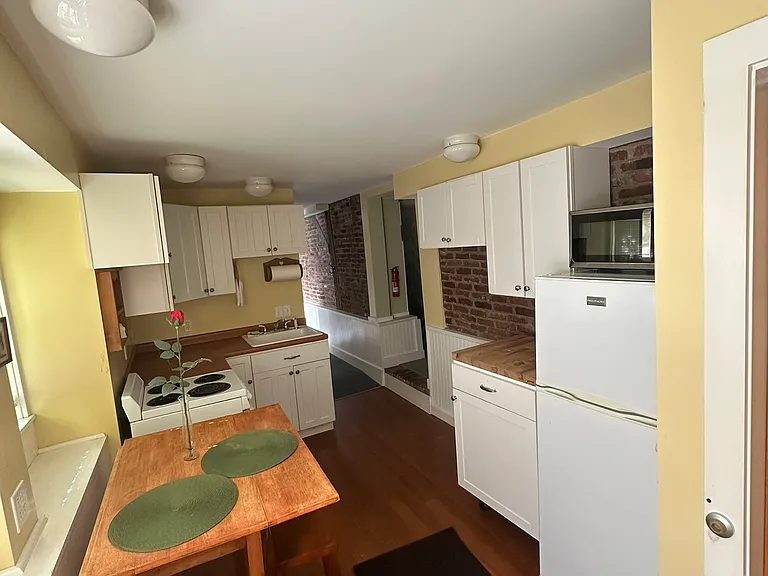 560B S East St — Photo 7