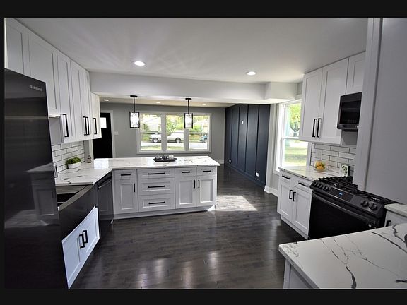5th image of 3703 Bluebird Ln