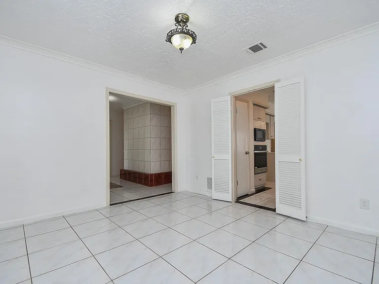 7714 Eichler Dr — Photo 7