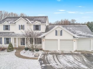 10115 S Ridge Dr SE, Caledonia, MI 49316