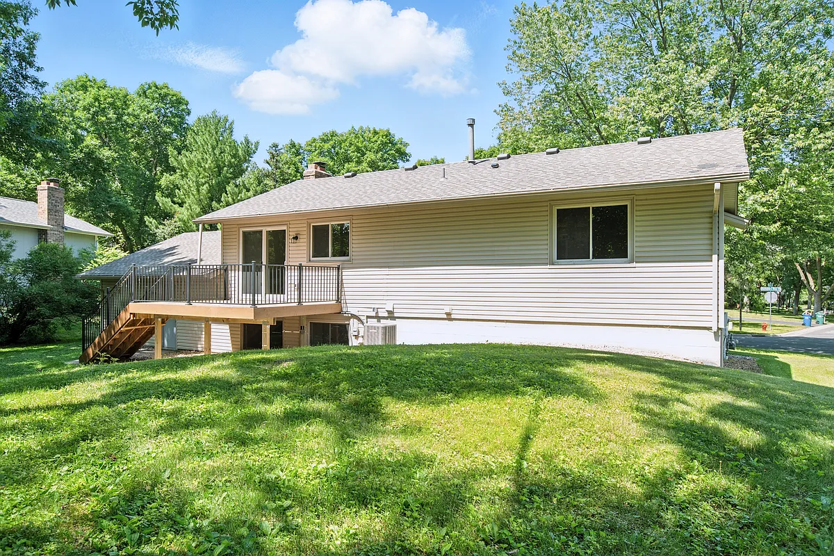 Building Photo - 7680 Berkshire Way N