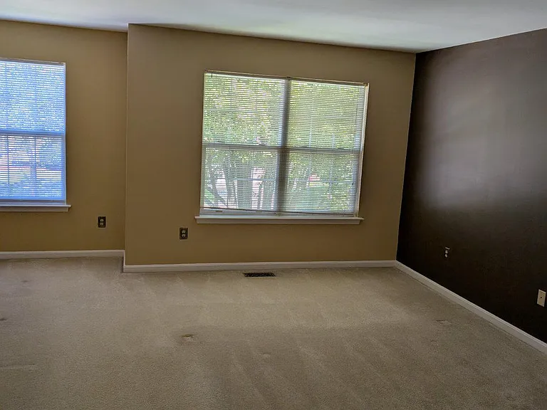 4411 Sutherland Cir — Photo 4