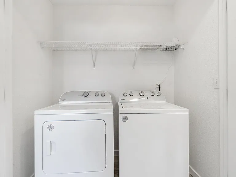 640 E Sunset St — Photo 14