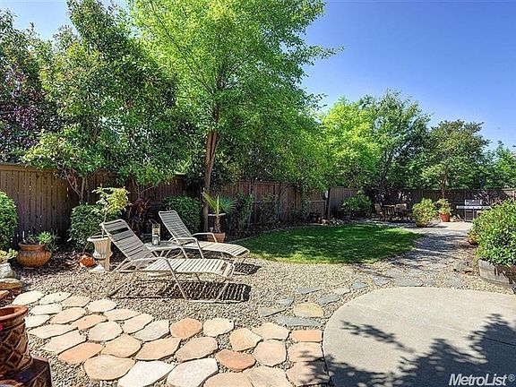5th image of 3209 Stonehurst Dr