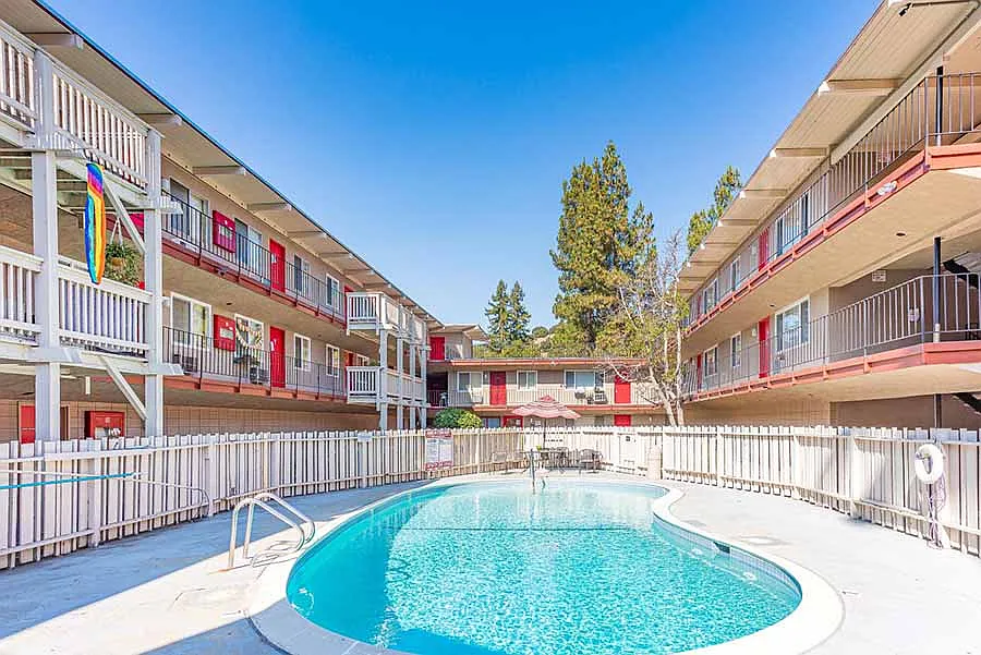 LOTUS APARTMENTS — Photo 3