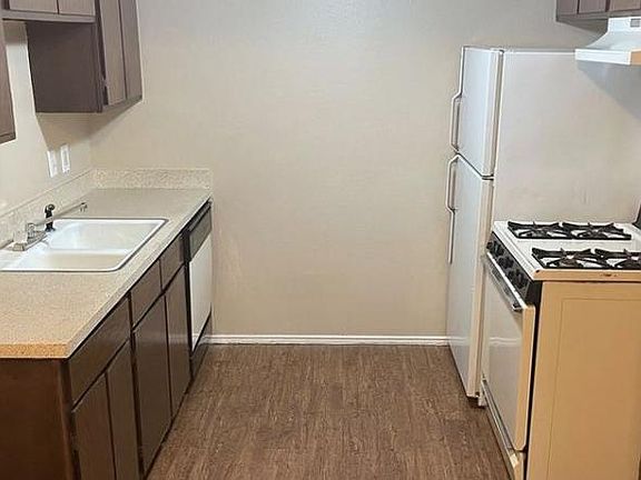 3rd image of 2434 Louise St #Q4hfgm2bd