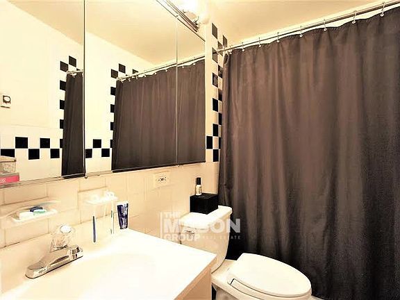 5th image of 337 W 43rd St #5B