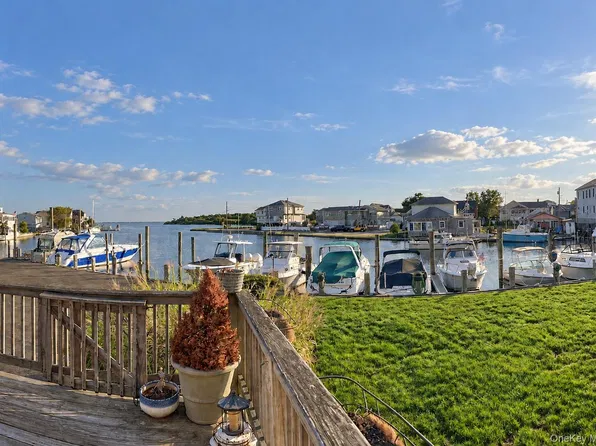 869 Canal St Unit 1, Lindenhurst, NY 11757