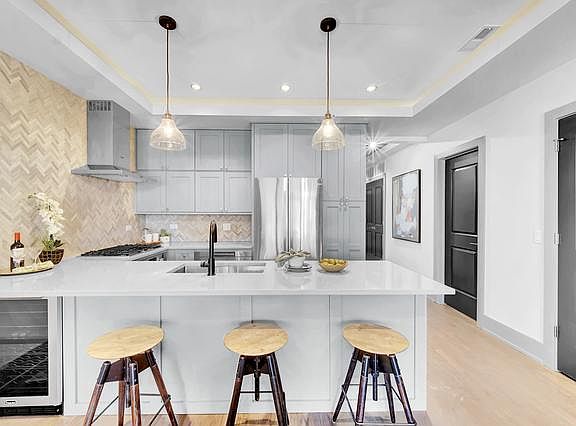 3rd image of 6512 S Minerva Ave #3S