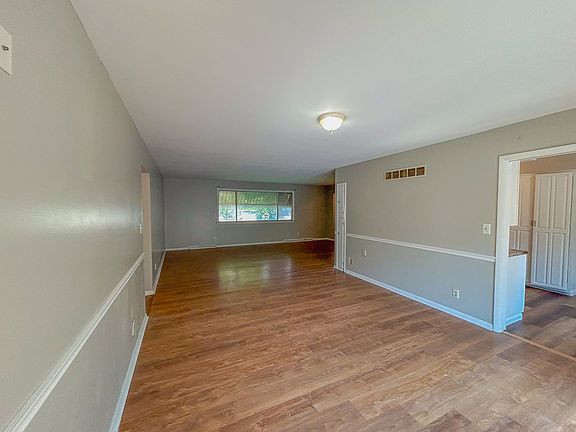 2nd image of 5010 N Sheridan Rd APT A