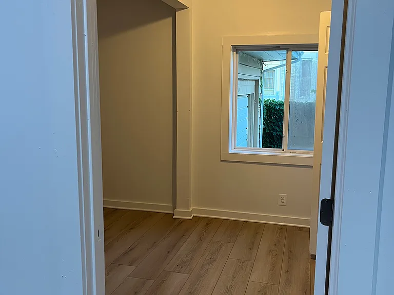 552 S Main St — Photo 11