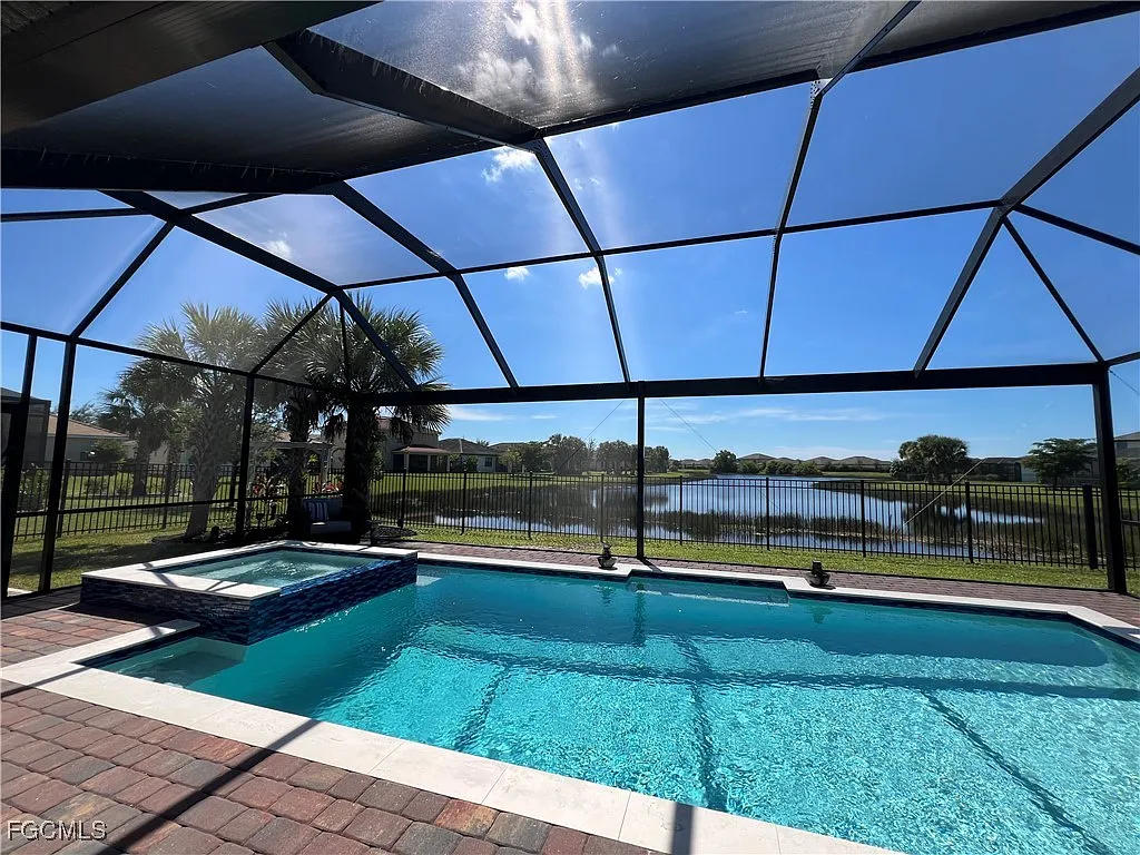 3 bed, 2.0 bath, 2140 sqft, $4,900 — Photo 3