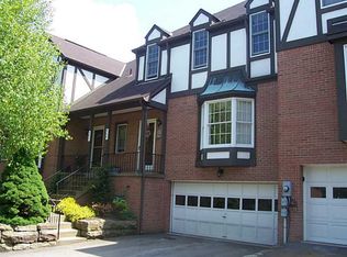 303 Kingsberry Cir, Pittsburgh, PA 15234