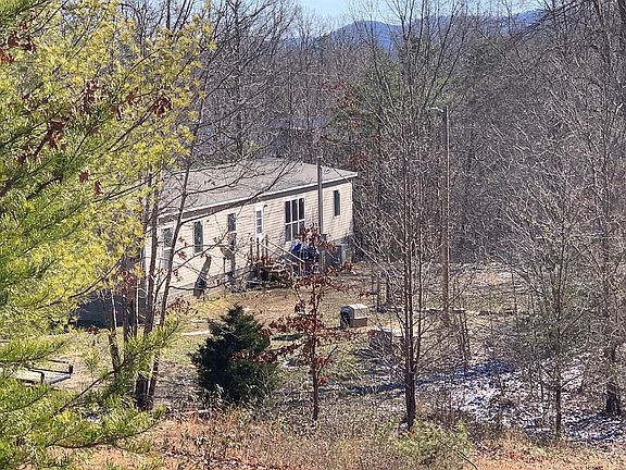 2nd image of 1065 Peach Ln