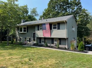 77 Carletondale Rd, Ringwood, NJ 07456