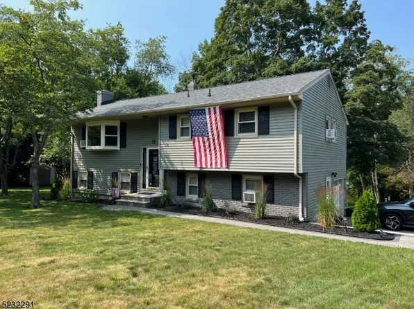 77 Carletondale Rd, Ringwood Boro, NJ 07456