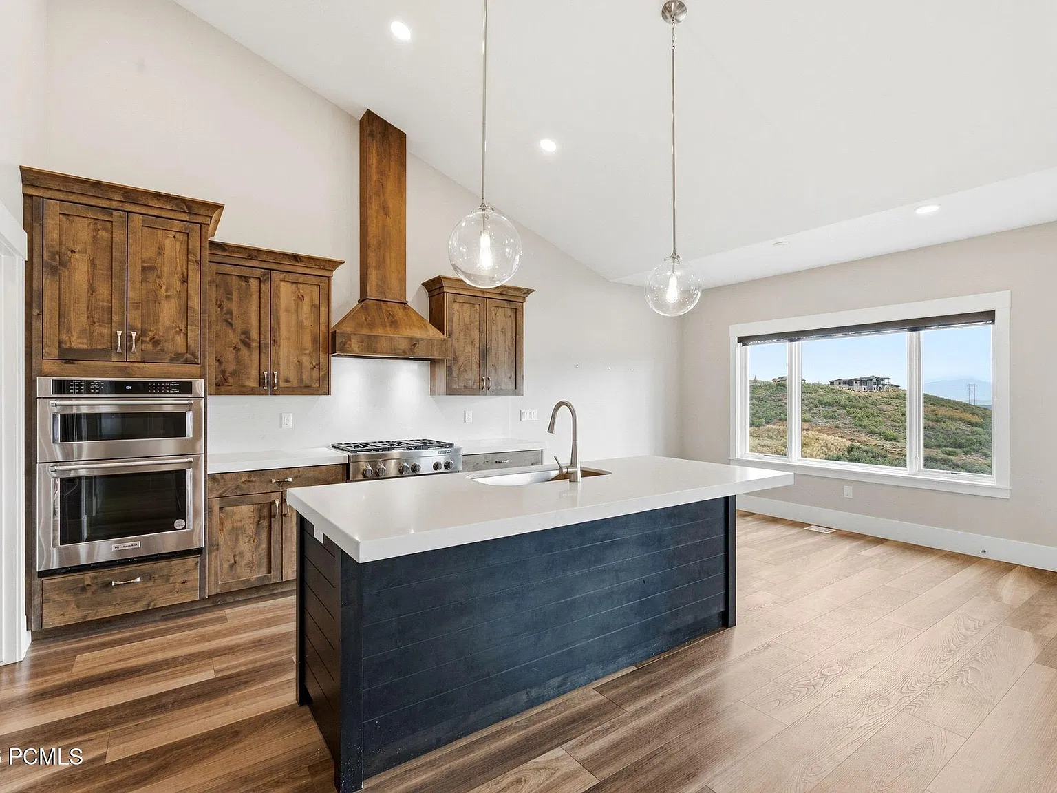 4 bed, 3.5 bath, 3500 sqft, $7,000 — Photo 4