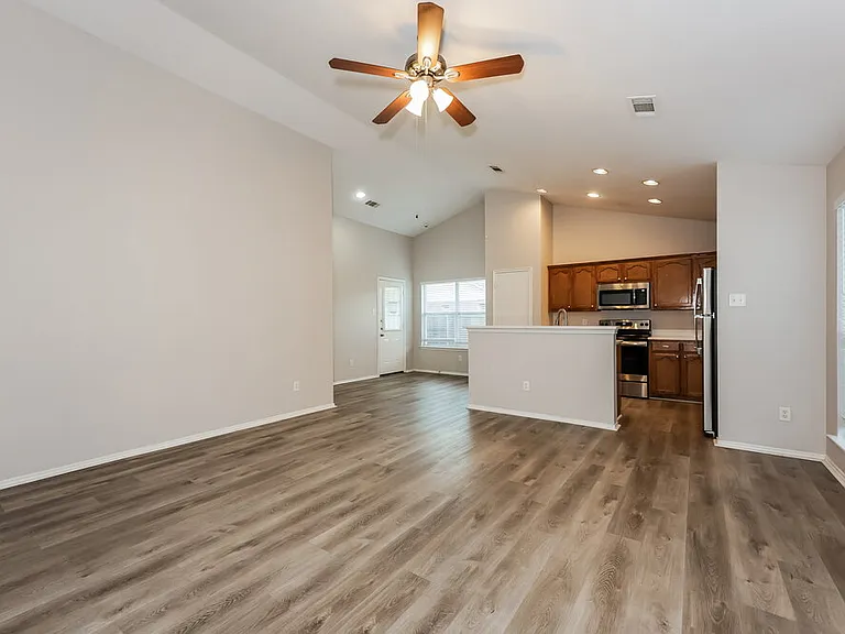 1108 Boxwood Dr — Photo 6