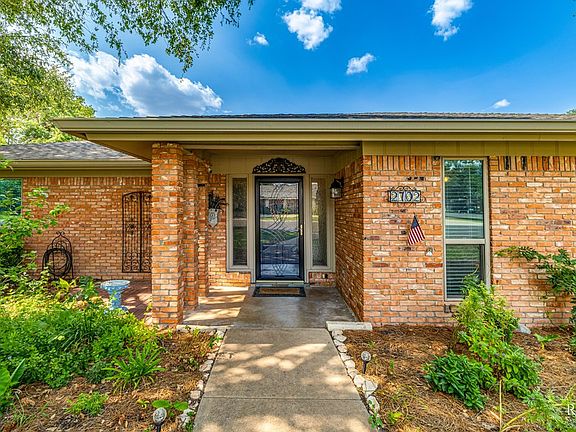 3rd image of 2702 Alta Vista Ln