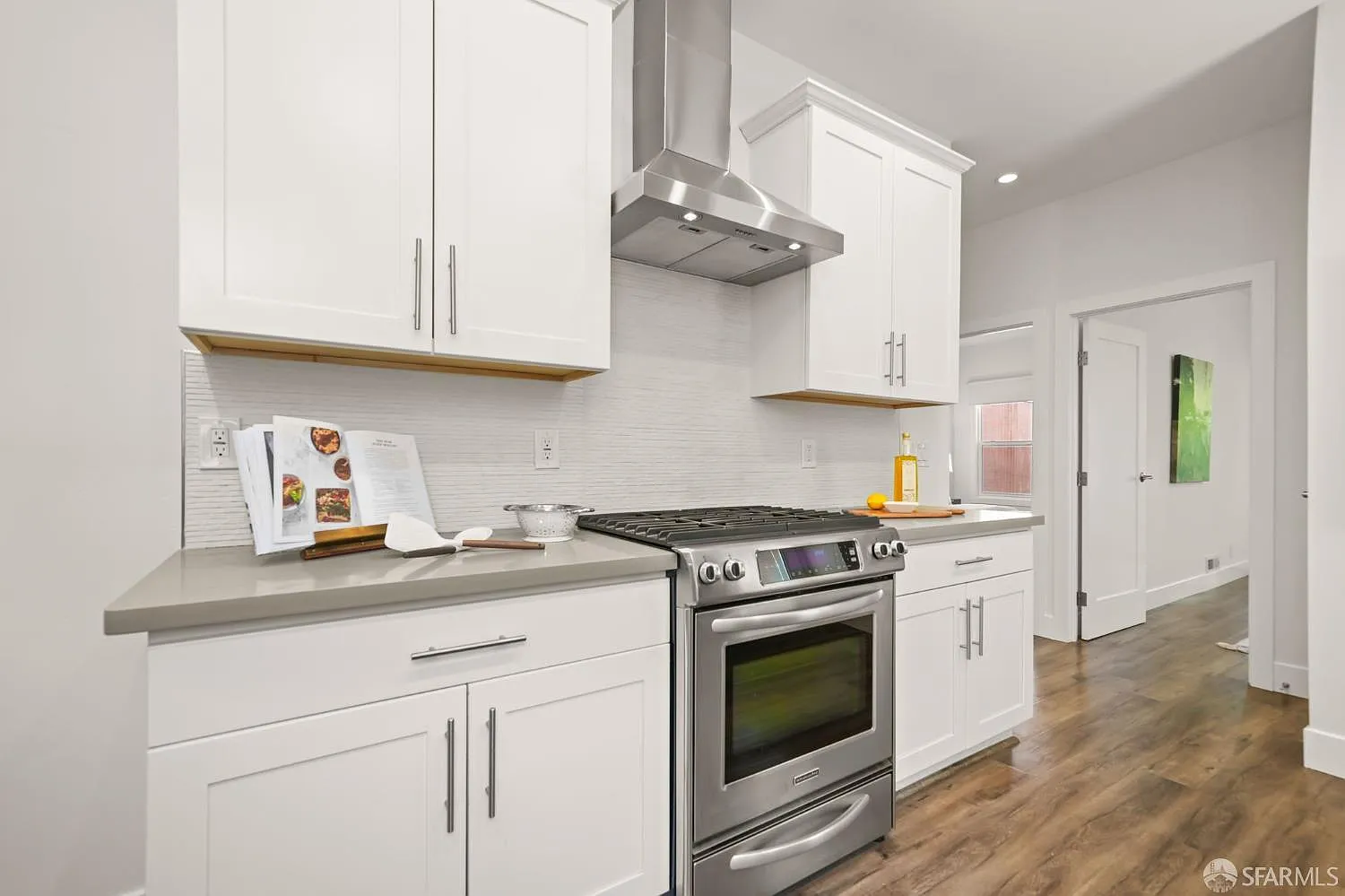 1030 Oak St - Photo 11