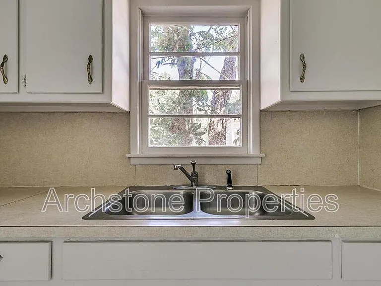 2305 Mustang St — Photo 13
