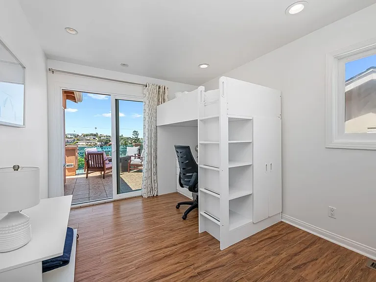 8221 Delgany Ave — Photo 11