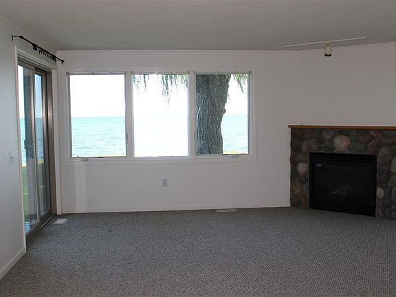 4th image of 637 W Lake St