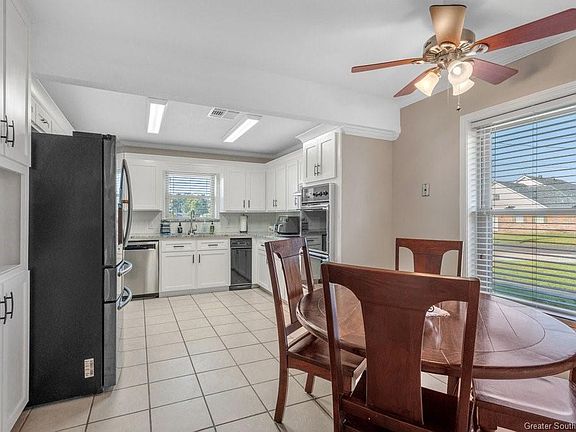 5th image of 324 E Presidential Cir