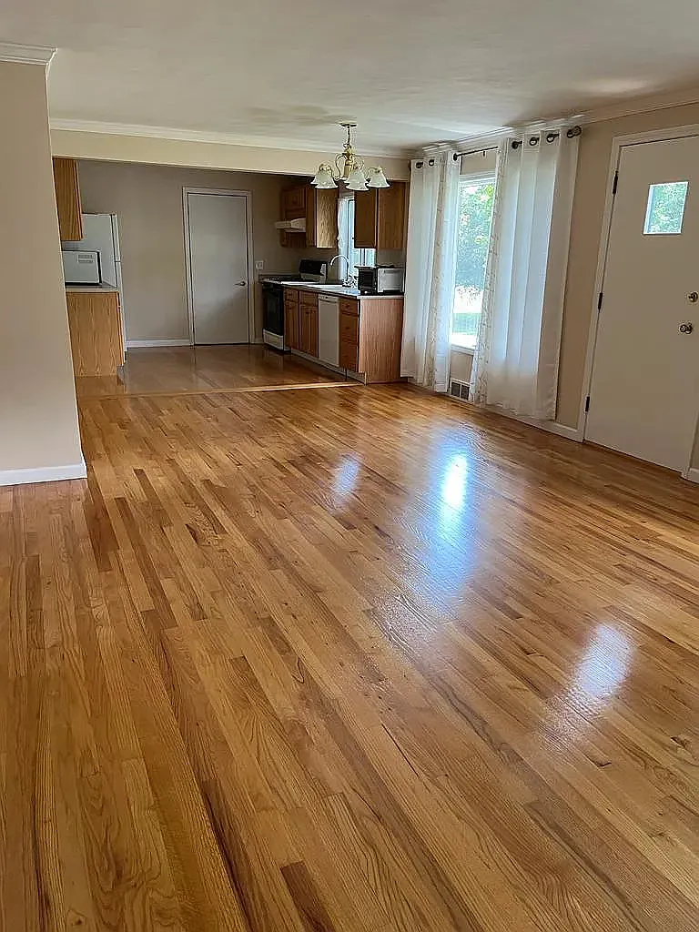 3 bed, 1980 sqft, $3,000 — Photo 2