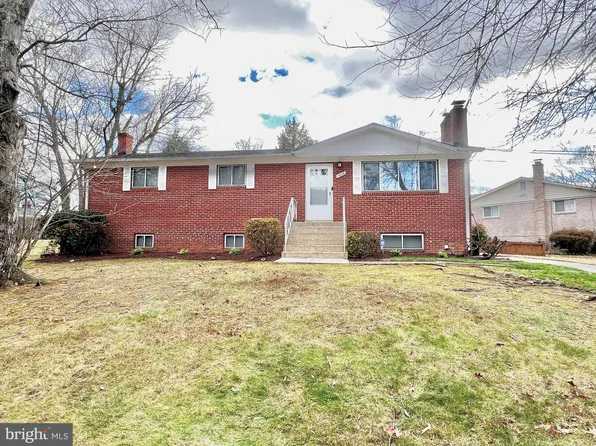 7400 Pembroke Dr, Clinton, MD 20735