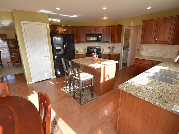5th image of 7357 Sussex Dr