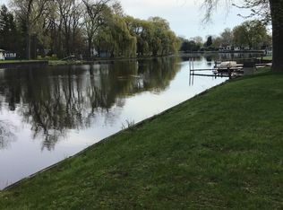 3743 Kawkawlin River Dr, Bay City, MI