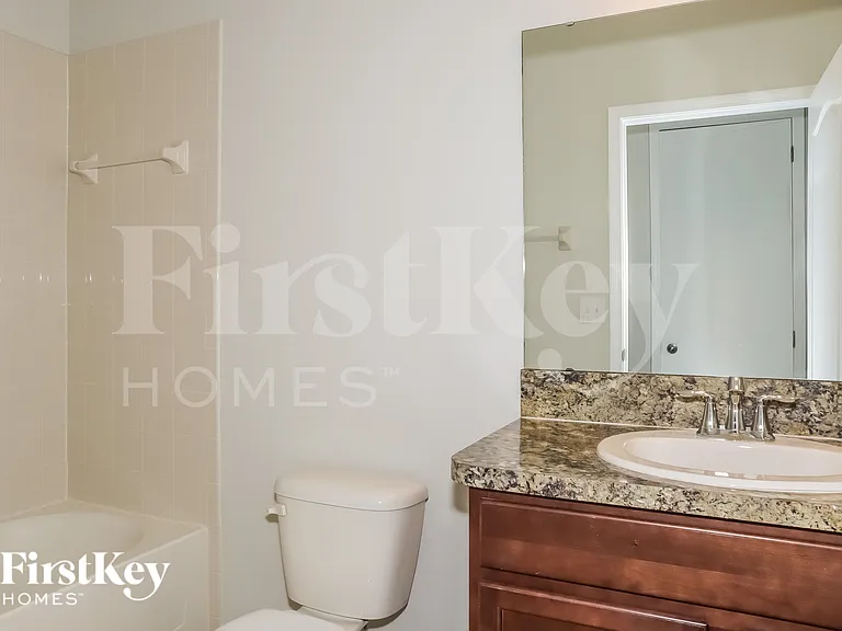 2309 Grantham Ave — Photo 14