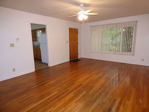 4th image of 1031-1033 Saginaw St S #1031