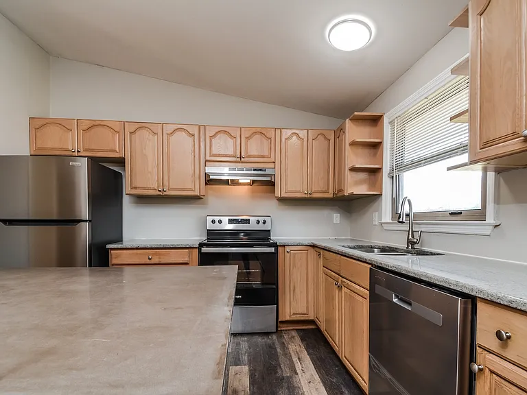 1523753_020_kitchen_13403345.jpg
