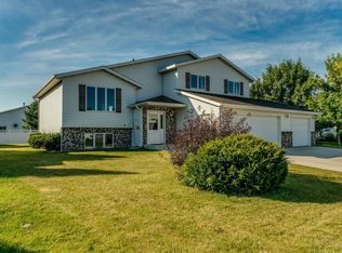 805 San Angelo Dr, Bismarck, ND 58504