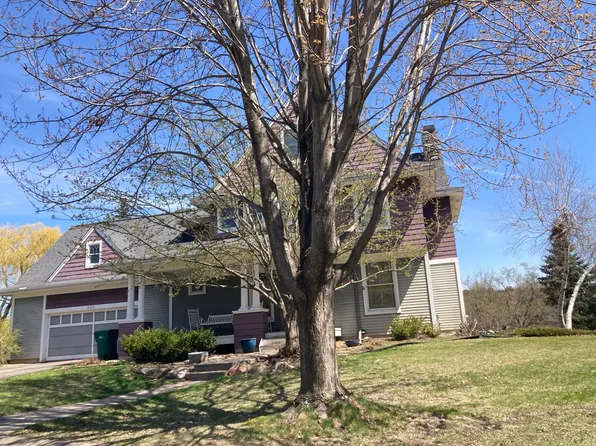 365 Farm Hill Grn, Stillwater, MN 55082