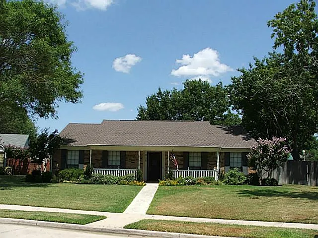 910 Bitternut Dr