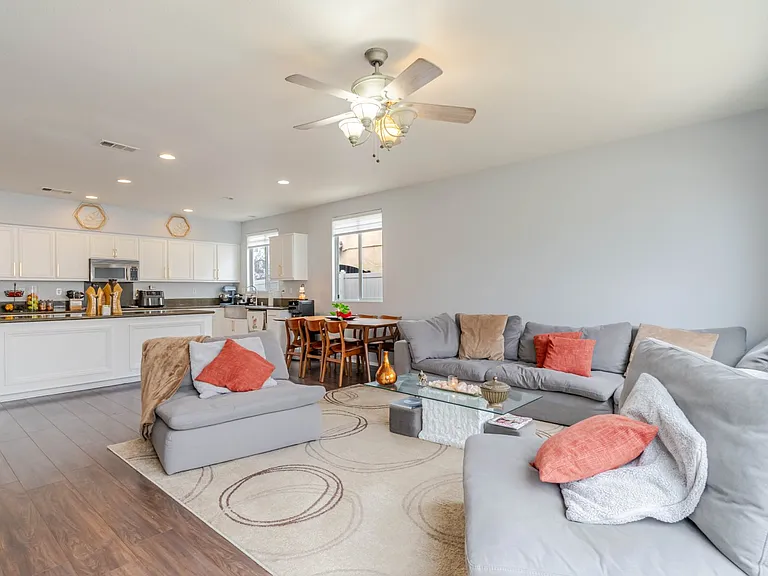 39112 Desert Holly Ln — Photo 12