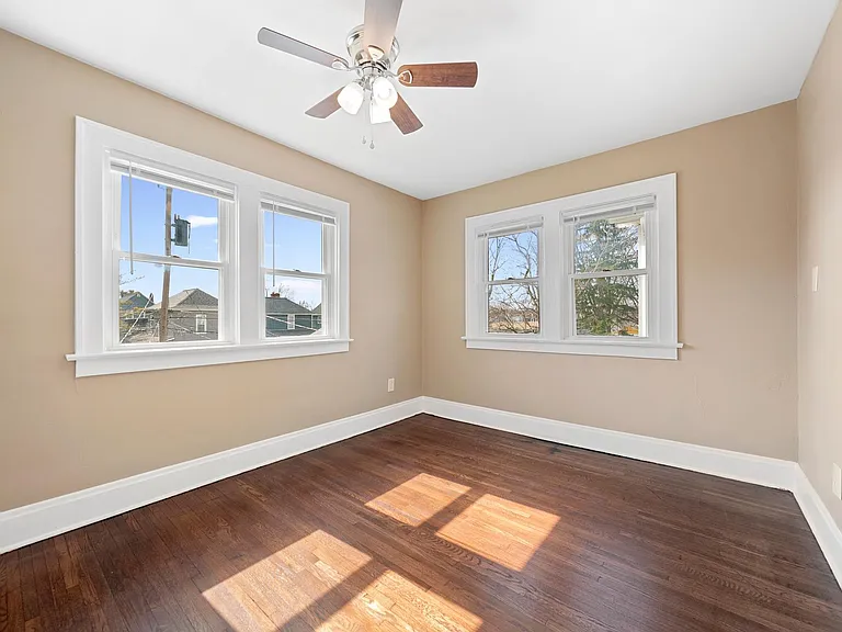 683 E Whittier St — Photo 12