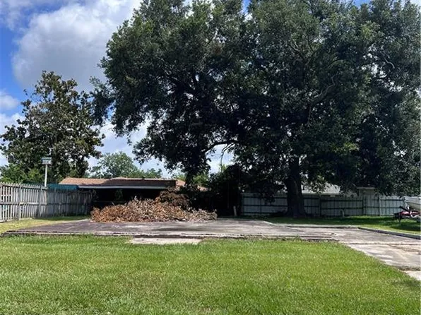 1909 Redbird Dr, Saint Bernard, LA 70085