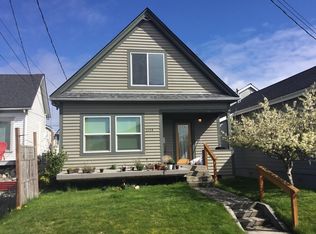 1104 4th St, Anacortes, WA 98221