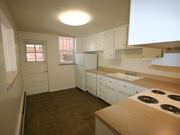 4th image of 1057 N Marion St APT 8