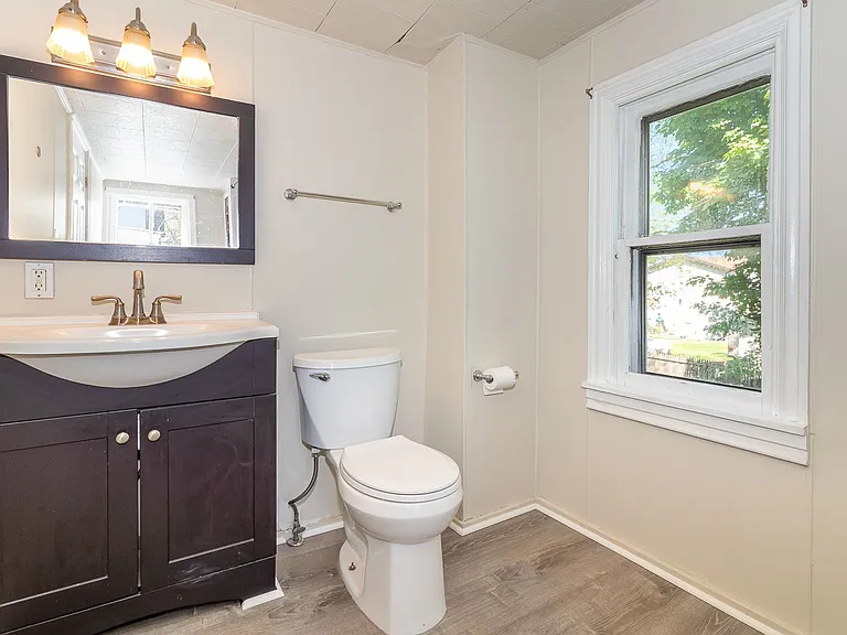 517 N Pitt St — Photo 17