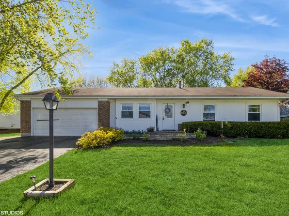 1054 Partridge Ln, Lake Zurich, IL 60047