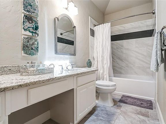 4th image of 2219 Greenview Dr